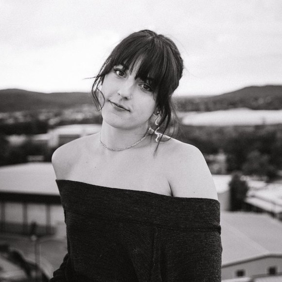 Meet your Posher, Madi - Picture 1 of 1